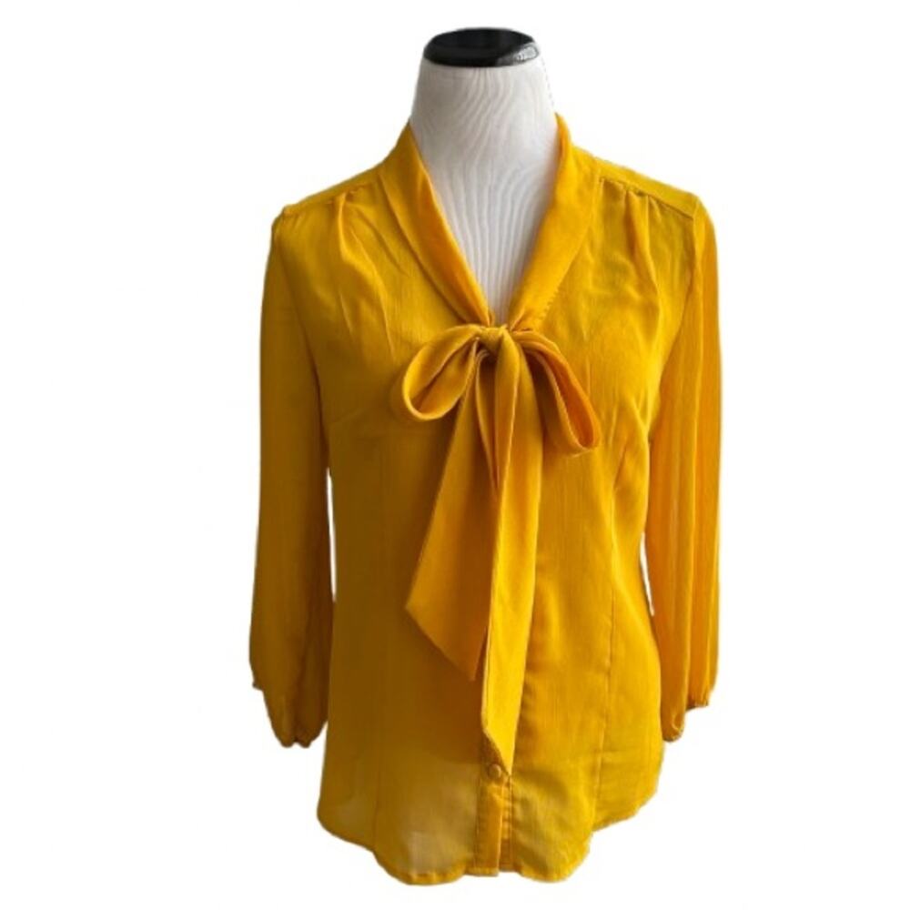 GUC New Directions Vintage Yellow Tie Front Buttoned Blouse. Size M.